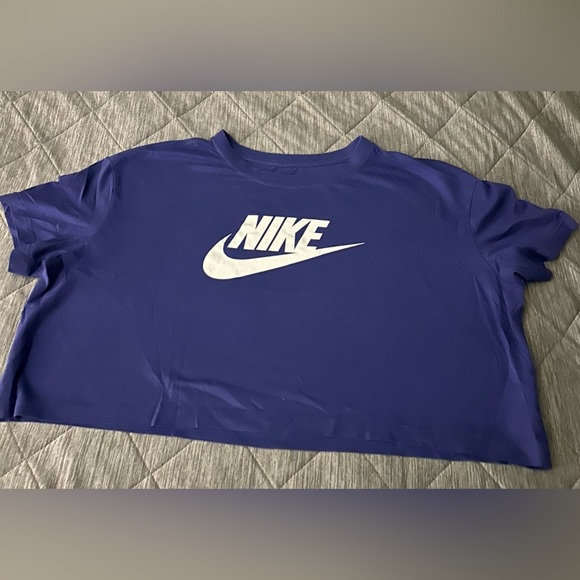 Ladies The Nike Tee Loose Fit Cropped T-Shirt - Picture 2 of 10